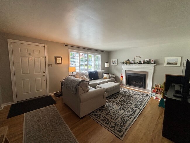 Photo - Beautiful 4 Bedroom Home In Mt. Lebanon!
