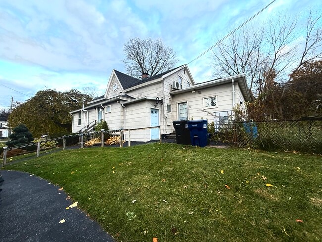 Building Photo - Seneca Turnpike East 220/222 Unit 2