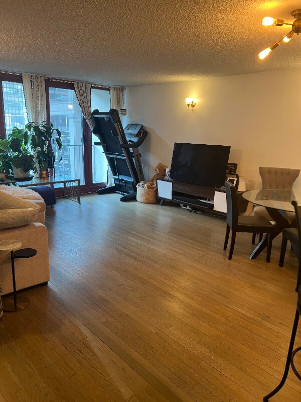 Photo - 200 N Dearborn St