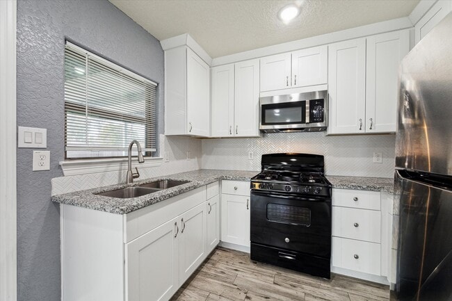 Photo - 714 Heisse St