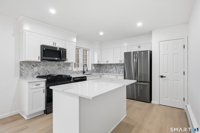 Building Photo - 70 Victoria Ct