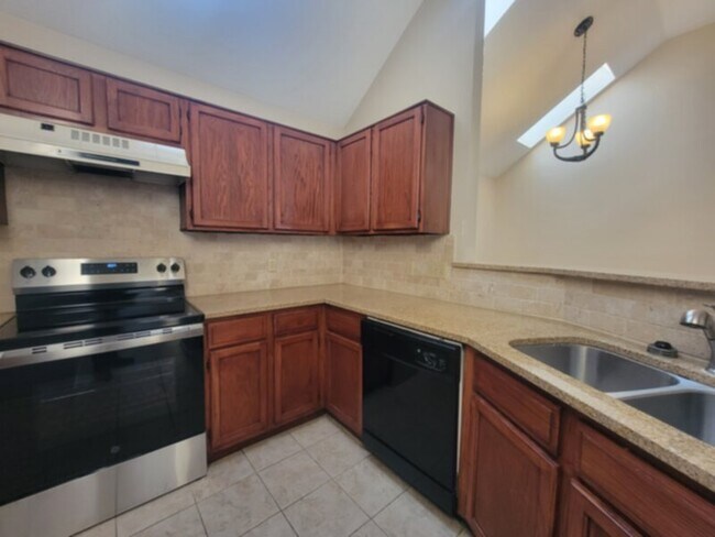 Photo - 932 Winchester Ln