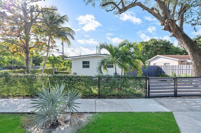 4284 NW 1st Ave Unit 4284