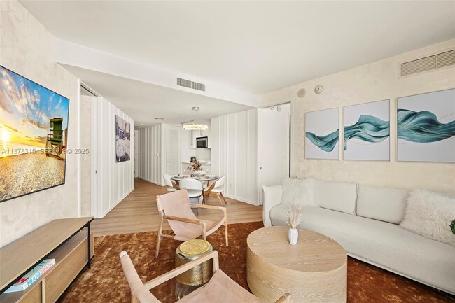 2201 Collins Ave Unit 811