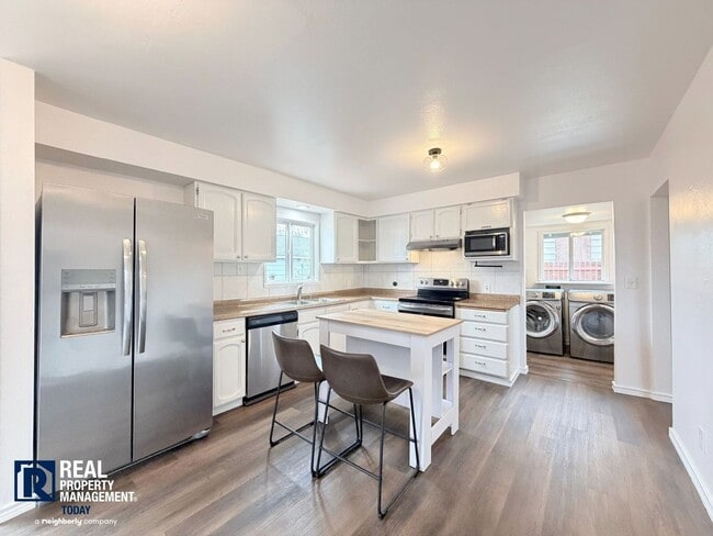 Photo - 860 S 68th St