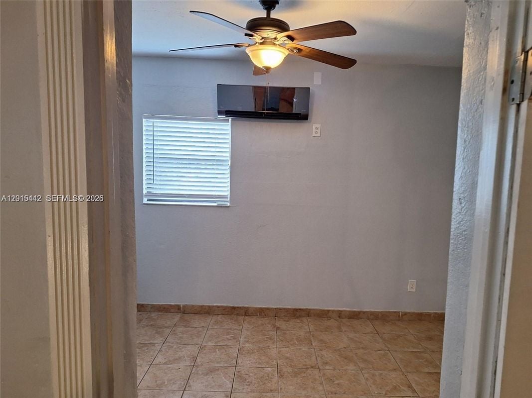 Photo - 2199 NE 182nd St Unidad 0