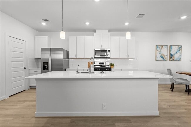 Photo - 535 Avisa Dr