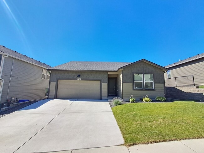Photo - $2,700 - 3 Bed / 2 Bath Gorgeous Single Level Home with Beautiful Views