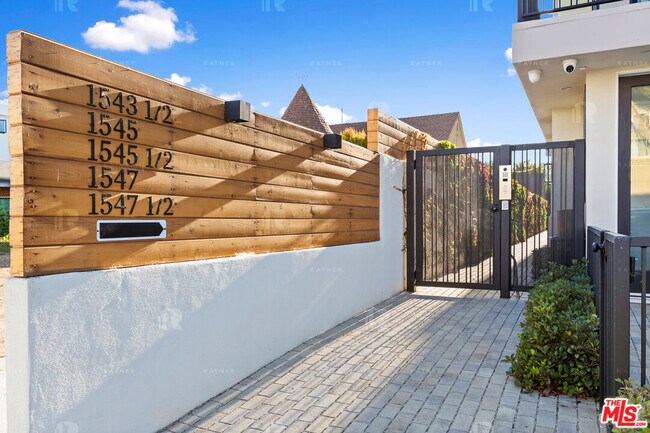 Photo - 1541 1/2 Hi Point St