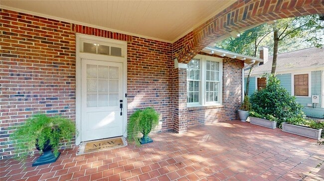 Photo - 345 Cloverdale Rd