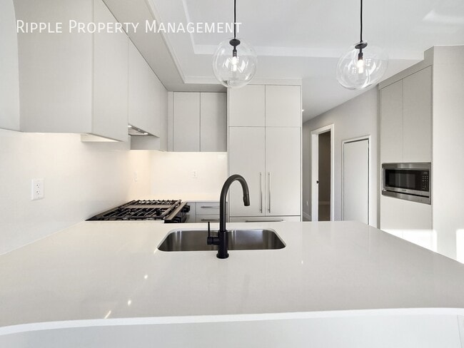 Photo - AMAZING BRAND NEW NEVER LIVED IN 2 BEDS, 2 BATHS CONDO Unité 203