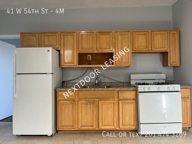 Building Photo - 41 W 54th St Unit 4M