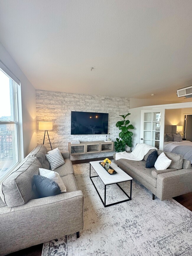 Building Photo - 2525 15th St Unit 3G Rental