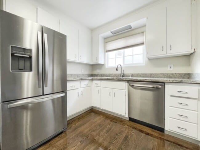 Photo - 3Bedrooms 2Baths In a Quiet Area W/Detached Garage/Hook Ups