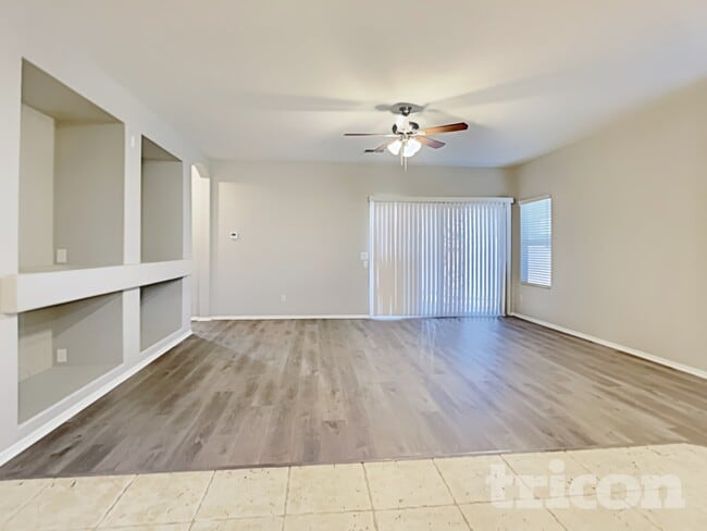 Photo - 117 S 125th Ave