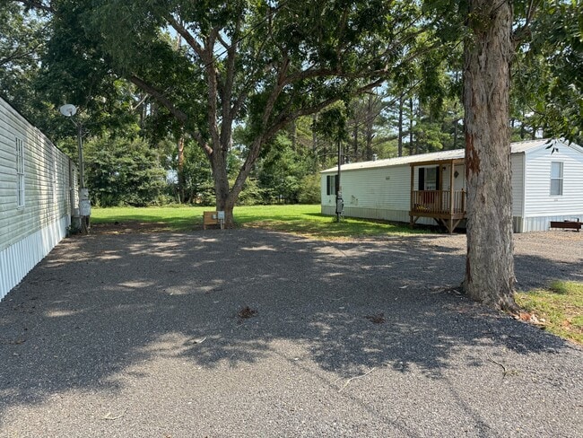 80 Redwood Ln