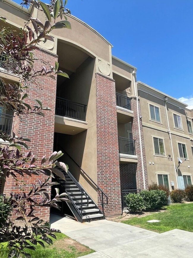 Building Photo - Fantastic SALT LAKE CITY Condo Unit 23