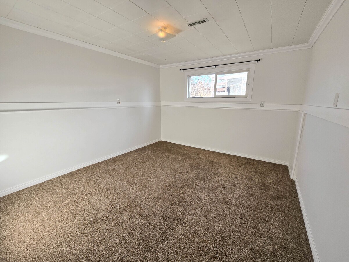 Photo - 9618-9101 101 Ave