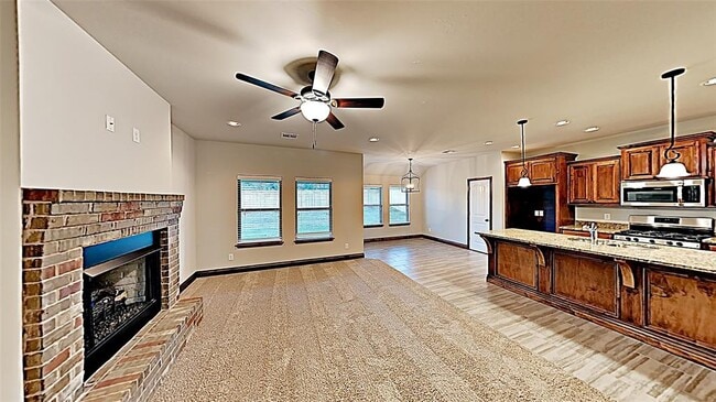 Photo - 412 Charles Ct