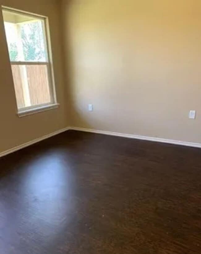 Photo - Beautiful 3/2/1 Available May 2026