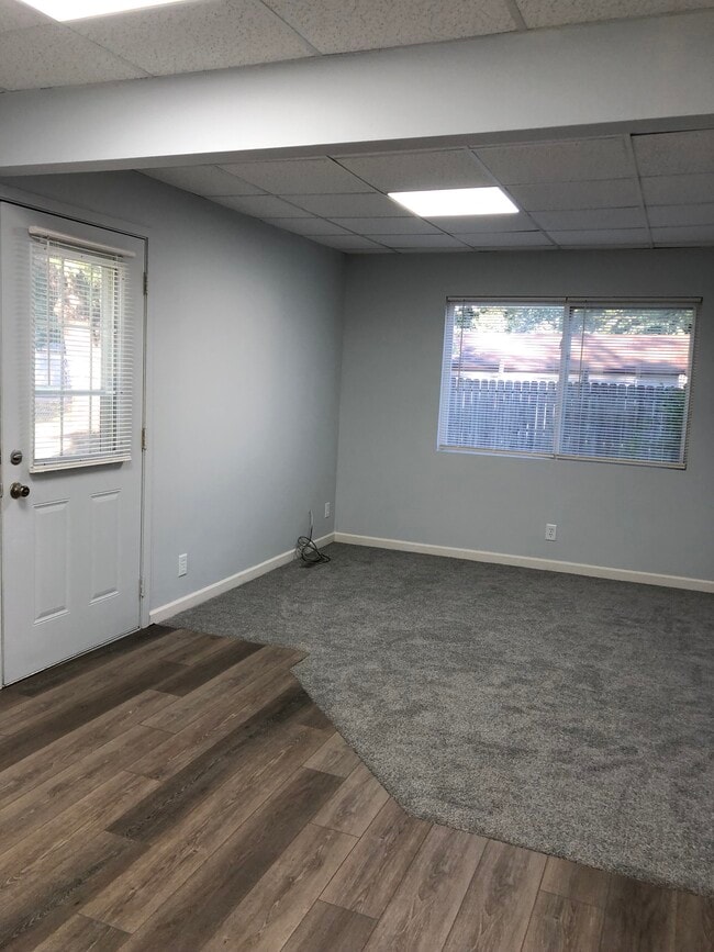 living room - 306 E Henry St Unit Apt. 2