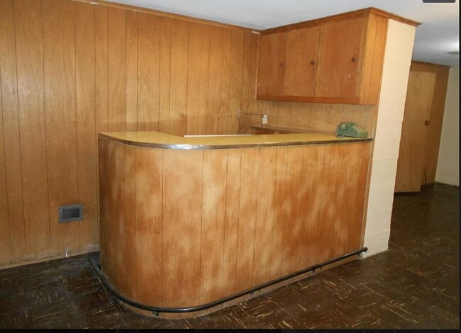 lower level living - 915 Marie Ave