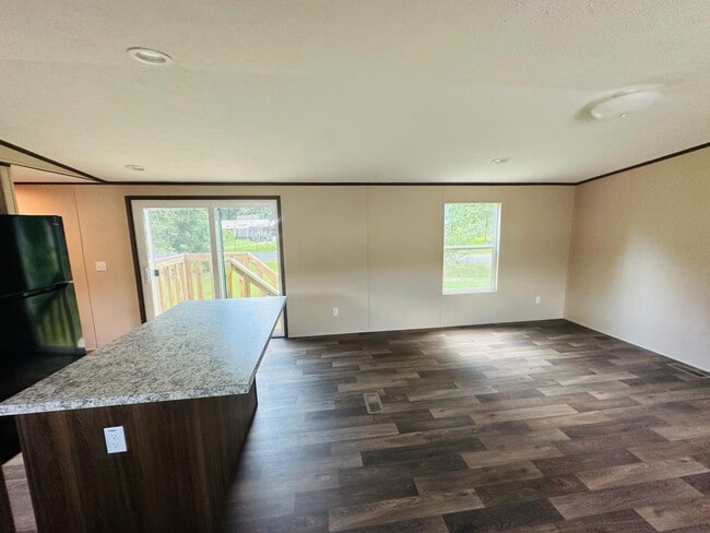 Photo - 9477 Lansdowne Rd
