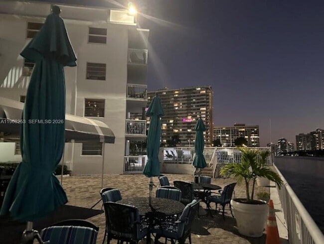 Photo - 1913 S Ocean Dr Unidad 410