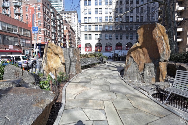 Photo - 80 Nassau St