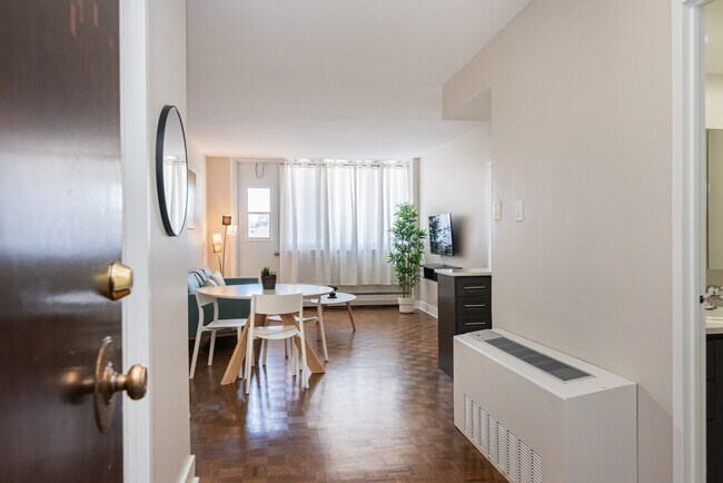 Photo - 1276 Av des Pins O Unit SI ID1364168P