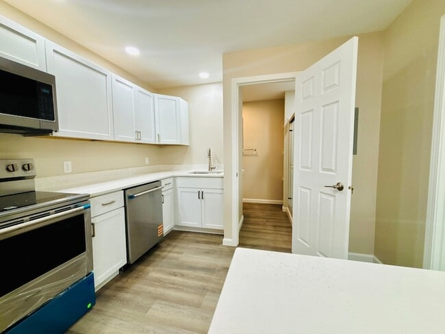 Photo - 100 W Superior St Unit 2