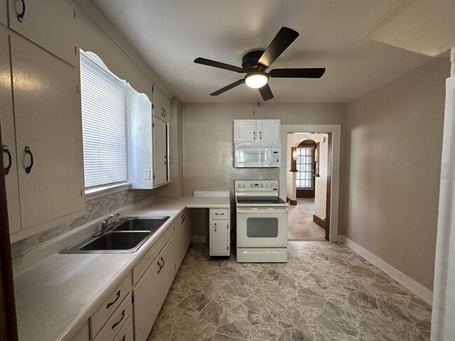 Photo - 315 Lexington Ct