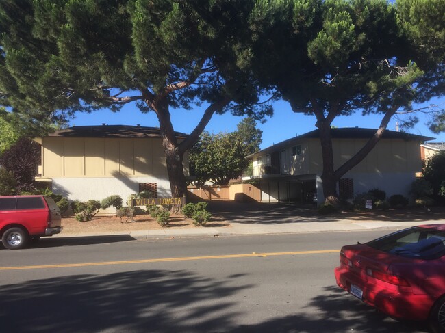 Apartamentos estilo jardín ubicados en el noroeste de Sunnyvale, donde no vive nadie arriba ni abajo. - 225 Lometa Ave Unidad 6