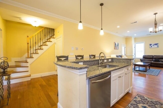 Building Photo - 8 Gates St Unit 1