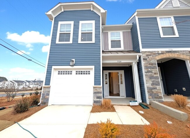 Building Photo - Beautiful, 2 story, end-unit, Townhome located in the Bell Glen Community!