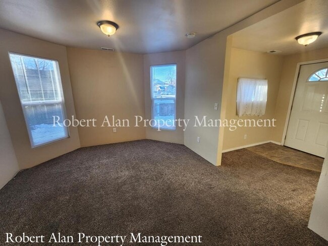 Photo - 114 SE 9th Dr