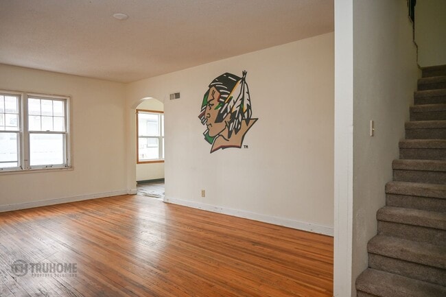 Photo - Large 6 Bedroom Home for Rent! Great Location on University!
