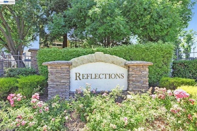 Building Photo - 105 Reflections Dr Unit 24