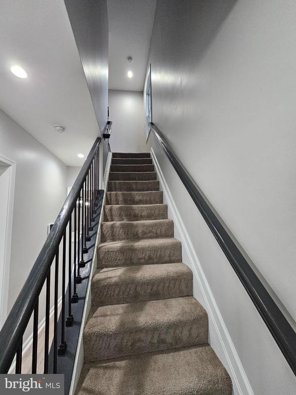 Photo - 909 45th Pl NE