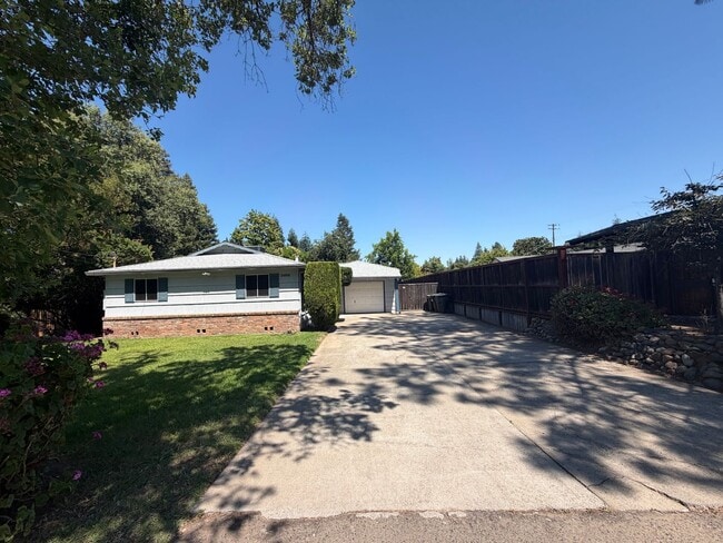 Building Photo - Adorable house with large deck, yard and RV access