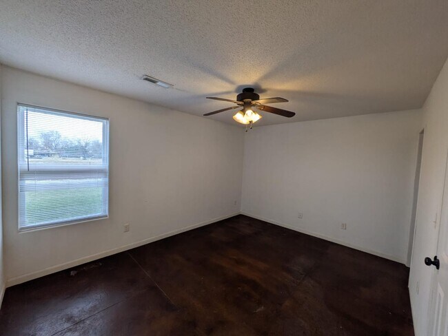 Photo - 1332 N Curtis Ct