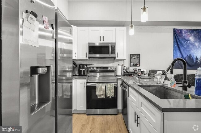Building Photo - 3965 Lancaster Ave Unit 104 Rental