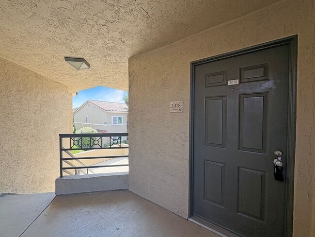 Building Photo - Great Second Floor 1B/1BA w/ Private Patio... Rental