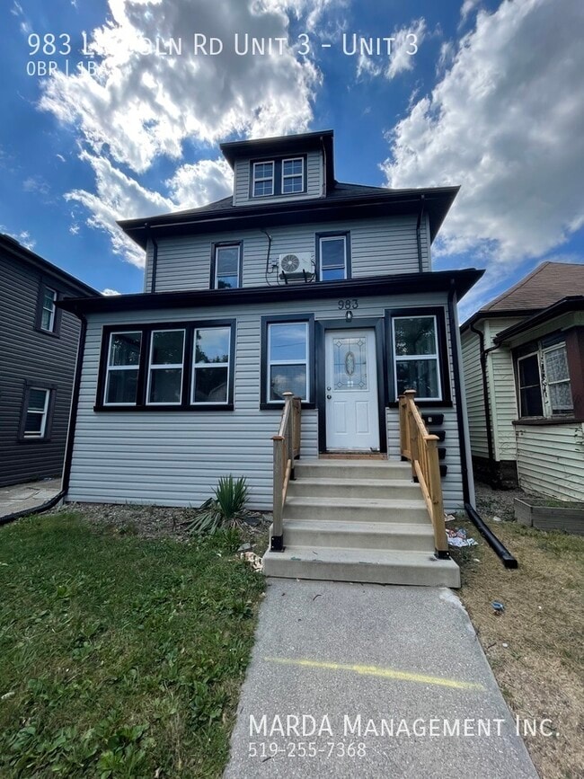 BEAUTIFULLY RENOVATED BACHELOR IN WALKERVILLE + HYDRO! - BEAUTIFULLY RENOVATED BACHELOR IN WALKERVILLE + HYDRO! Unit 3