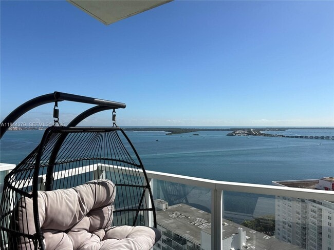 Building Photo - 218 SE 14th St Unit TS307