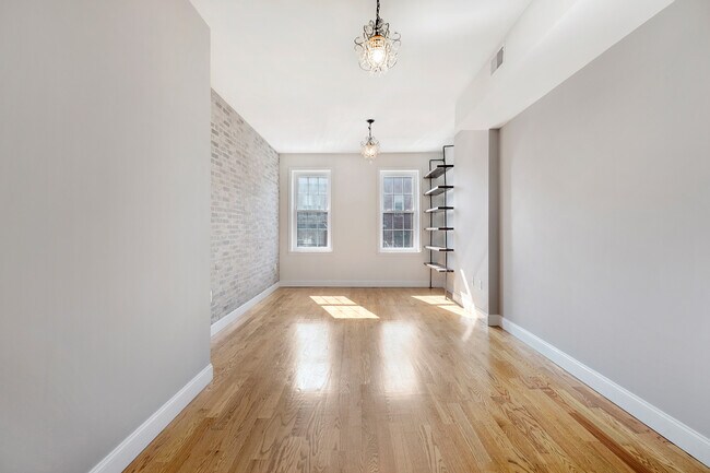 Primary bedroom / living room - 149 Webster Ave Unidad Apt 4