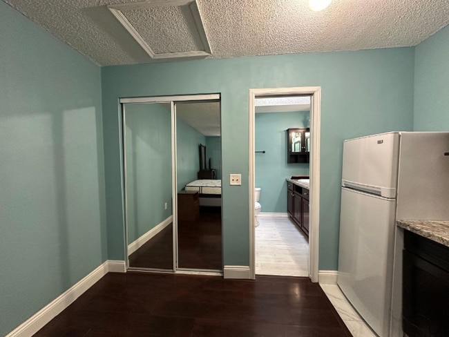 Photo - 106 Coralwood Cir