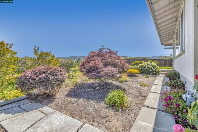 Photo - 770 Crossbrook Dr