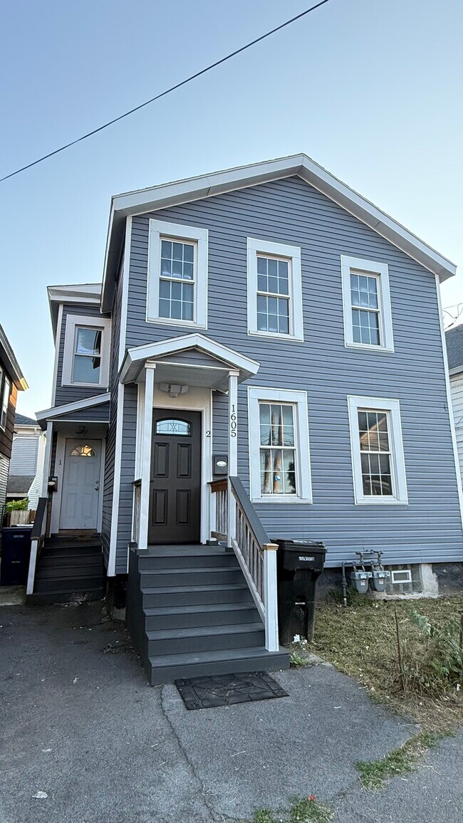 Building Photo - 1605 Lodi St Unit 2