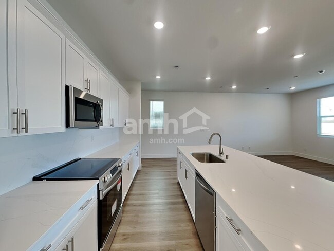 Photo - 5816 Astapor St